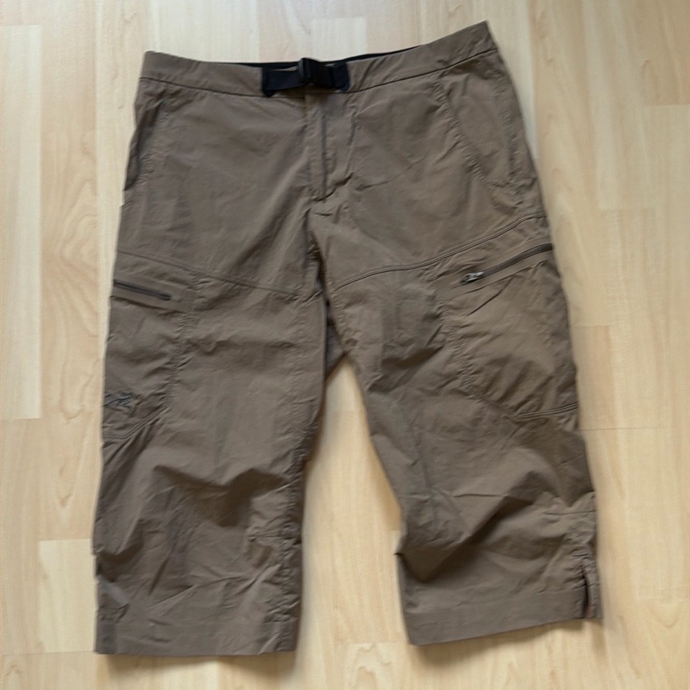 Arc’teryx women’s brown Bermuda capri pant, size US 10